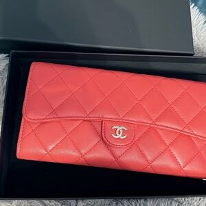 CHANEL Classic Flap Wallet